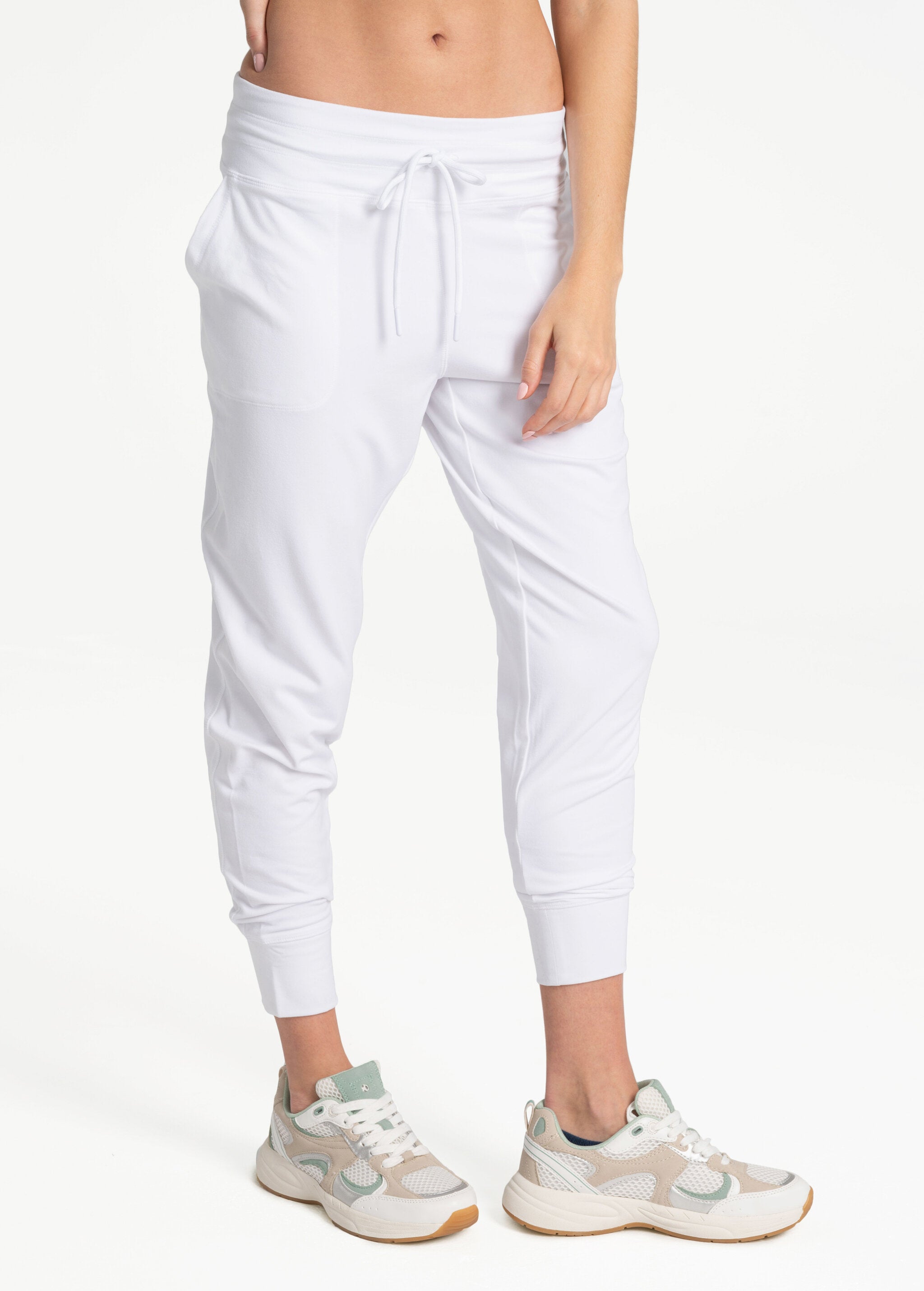 Lolë Half Moon Jogger in white