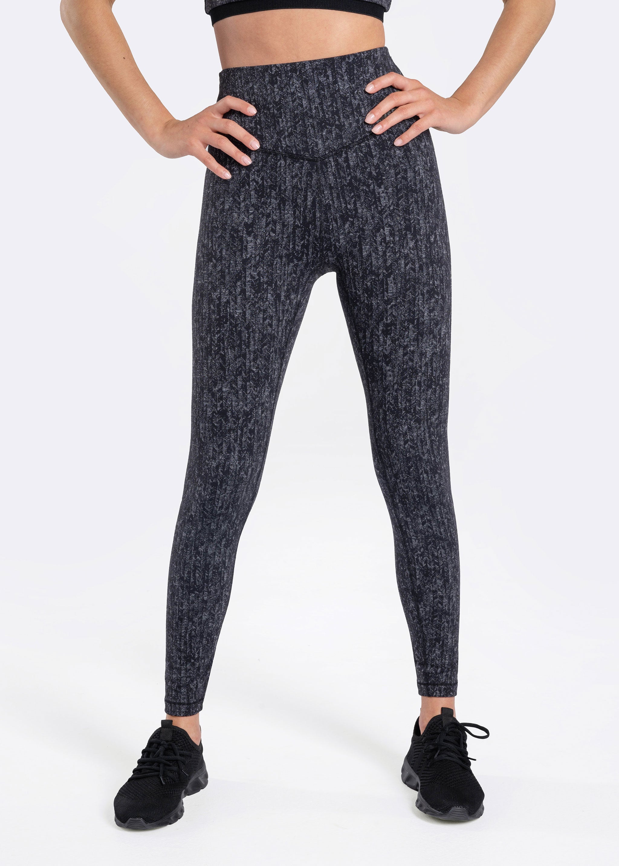 Lolë Fleury Ankle Leggings in black