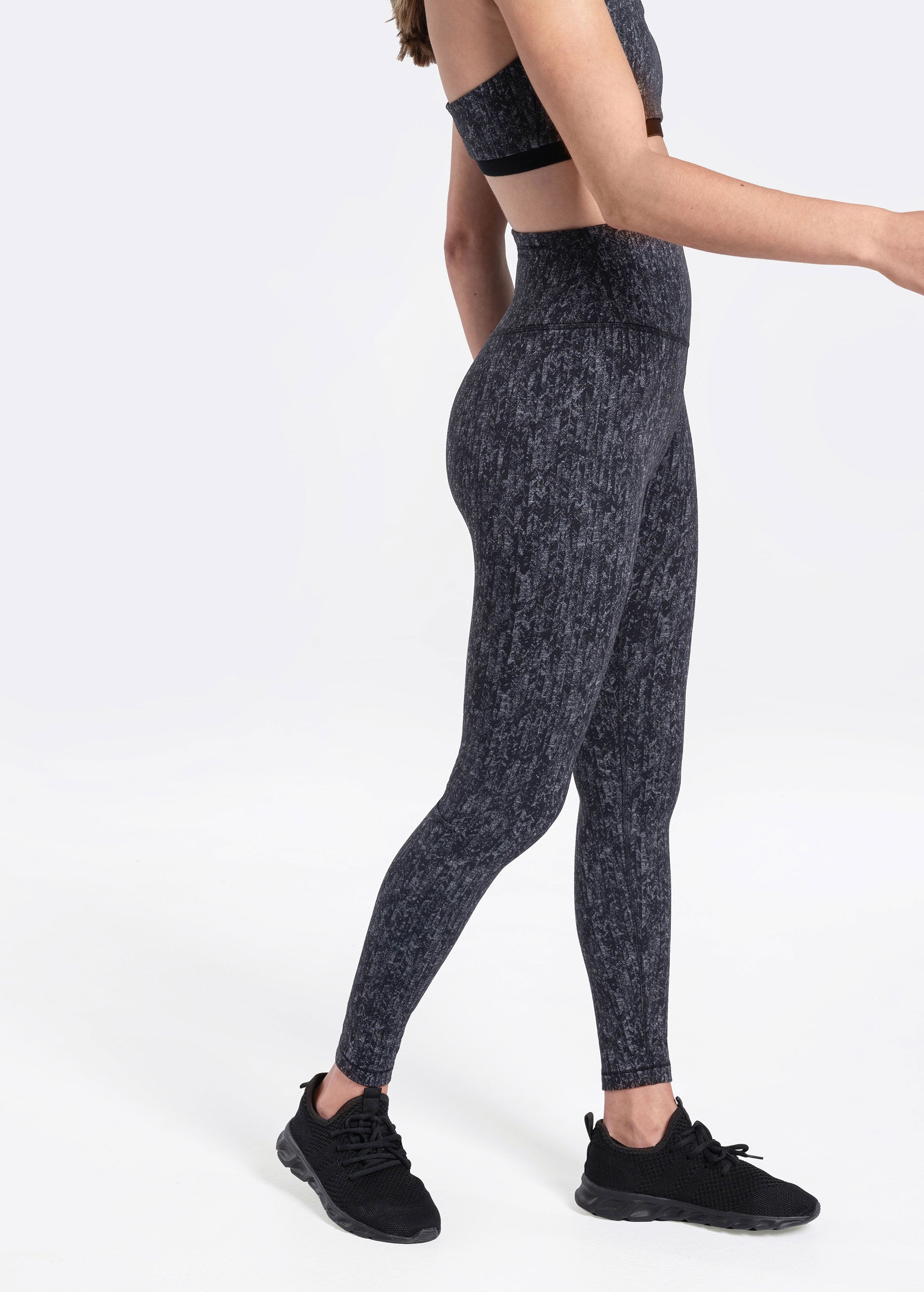 Lolë Fleury Ankle Leggings in black