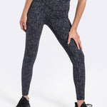Lolë Fleury Ankle Leggings in black