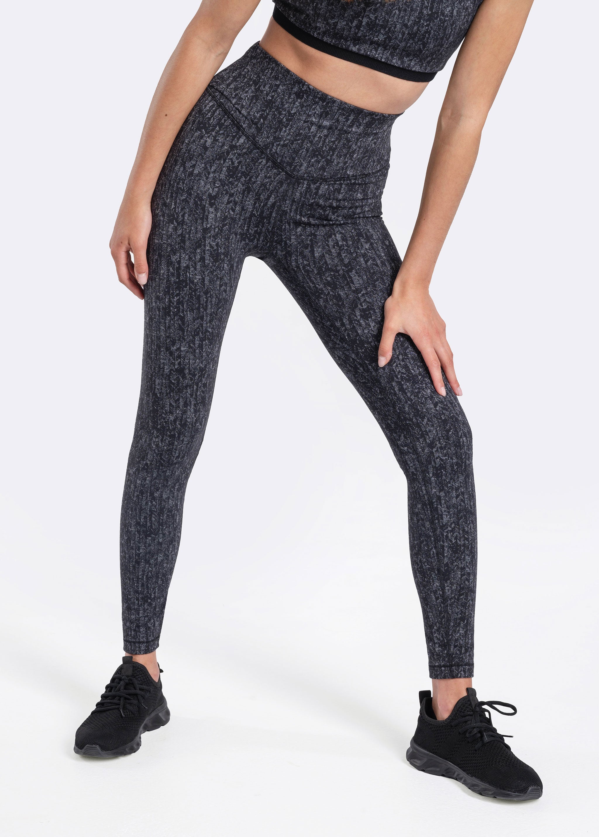 Lolë Fleury Ankle Leggings in black