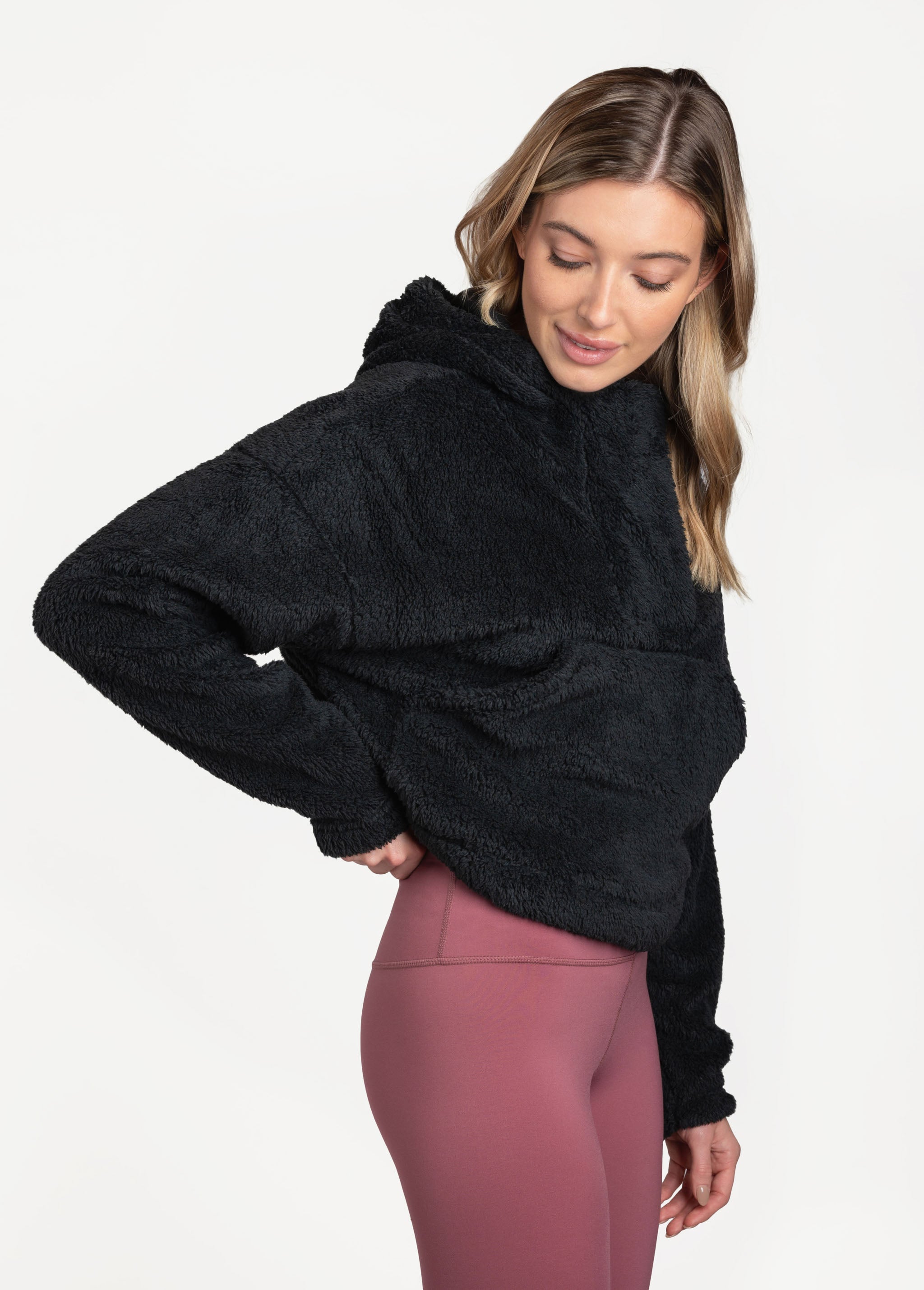 Lolë Yana Pullover Hoodie in black