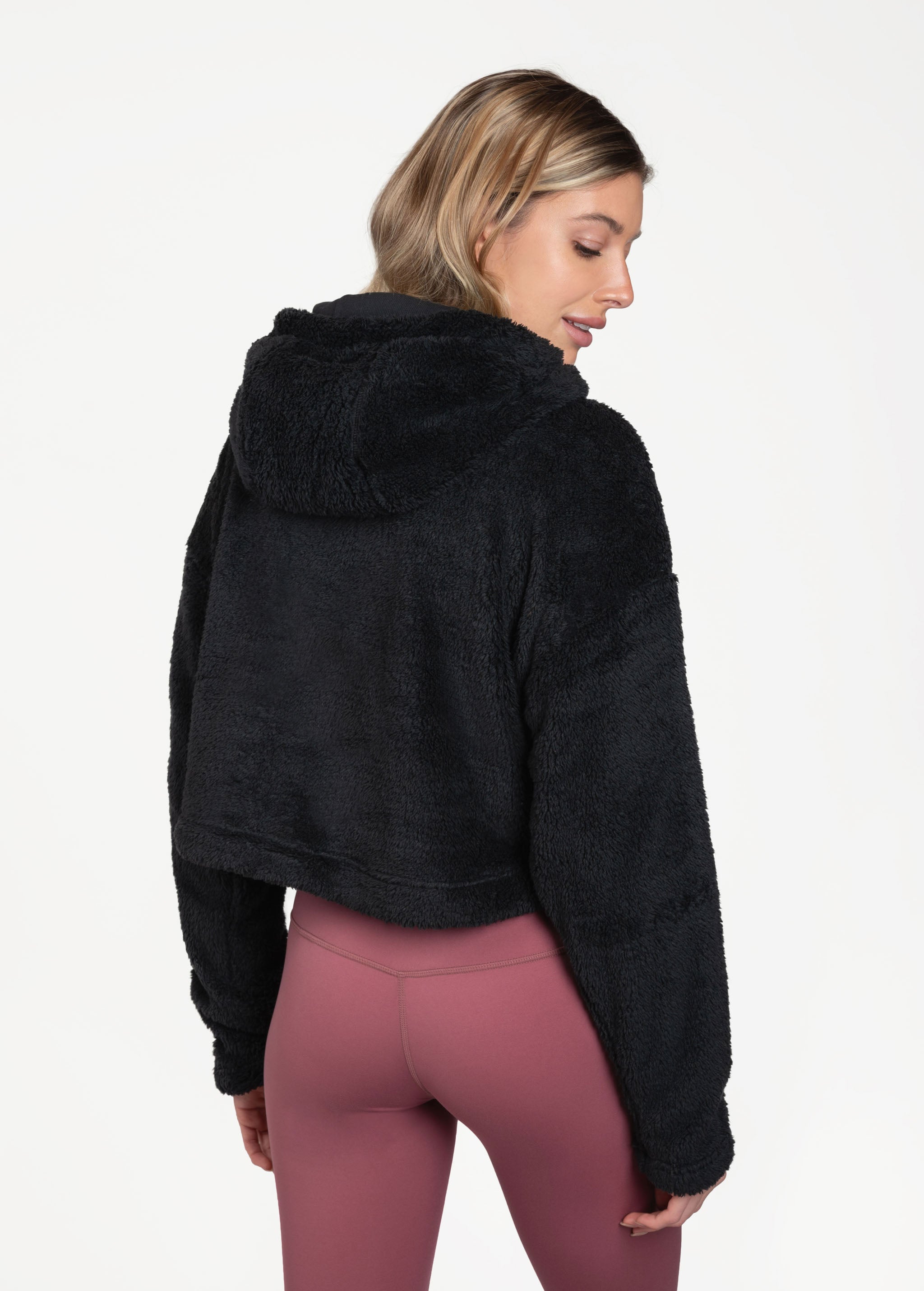 Lolë Yana Pullover Hoodie in black