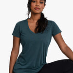 Lolë Everyday V-neck Short Sleeve in blue