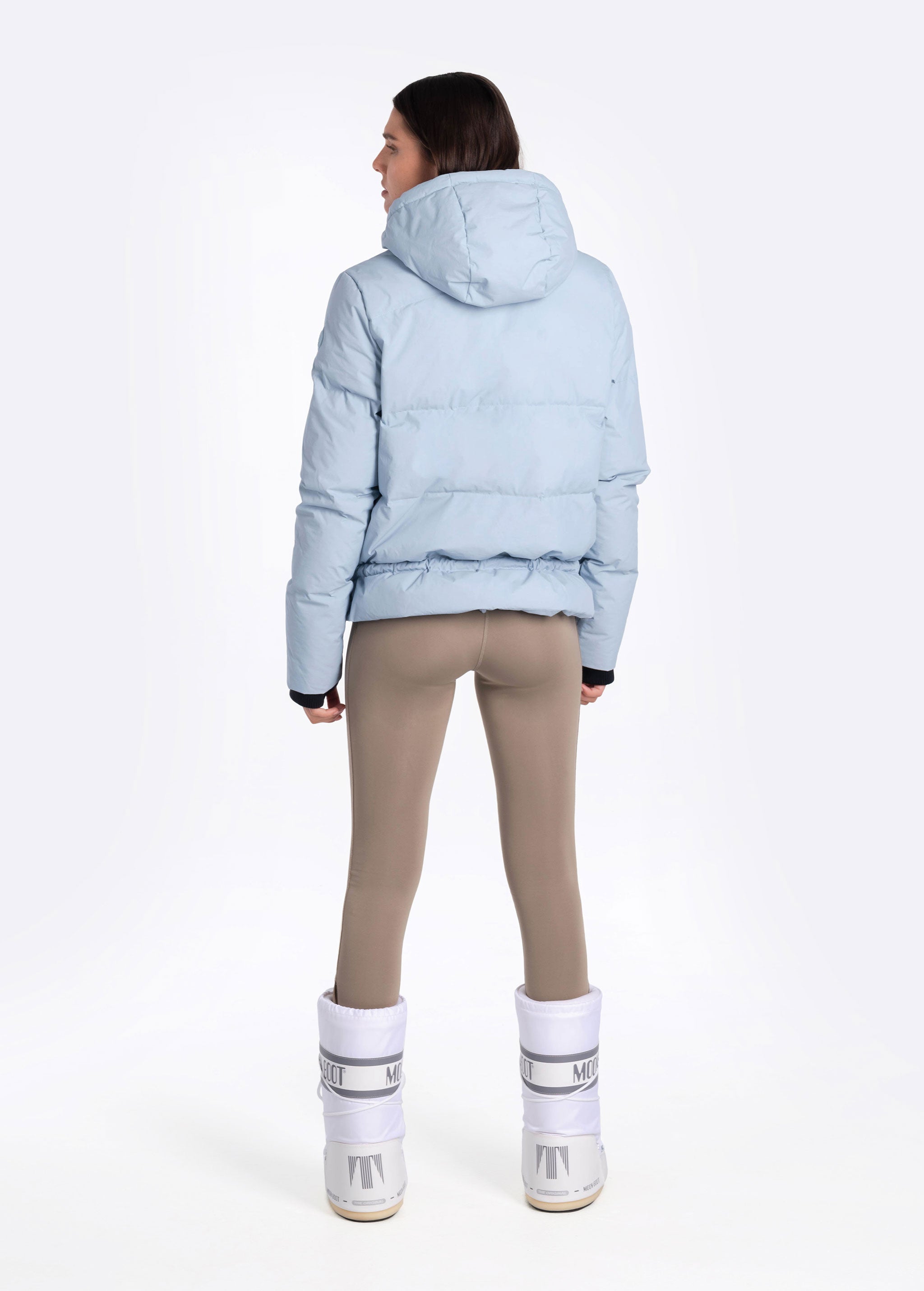 Lolë Kylee Synth Down Jacket in blue — complete with an inner pocket, in a relaxed silhouette