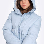 Lolë Kylee Synth Down Jacket in blue — complete with an inner pocket, in a relaxed silhouette