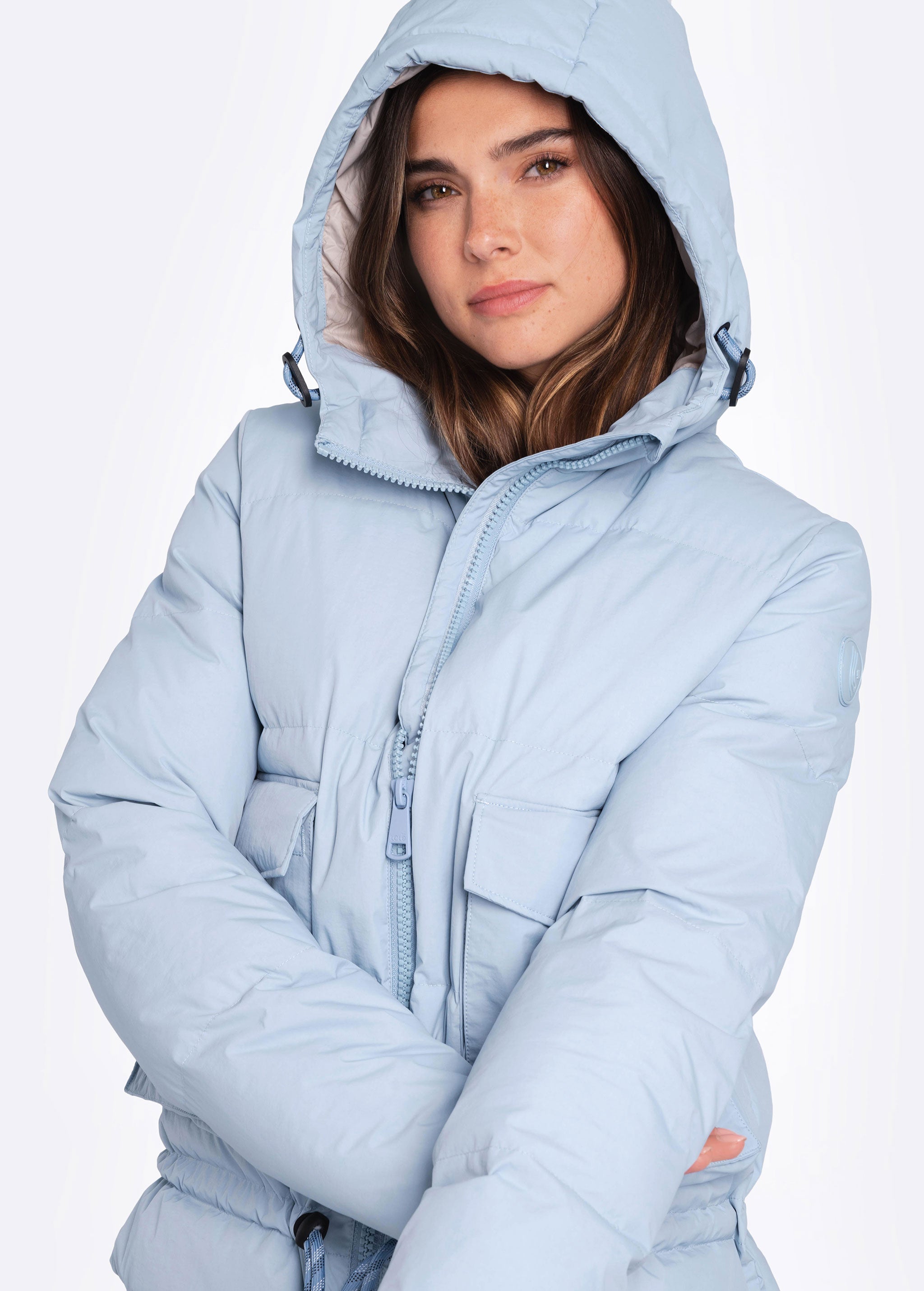 Lolë Kylee Synth Down Jacket in blue — complete with an inner pocket, in a relaxed silhouette